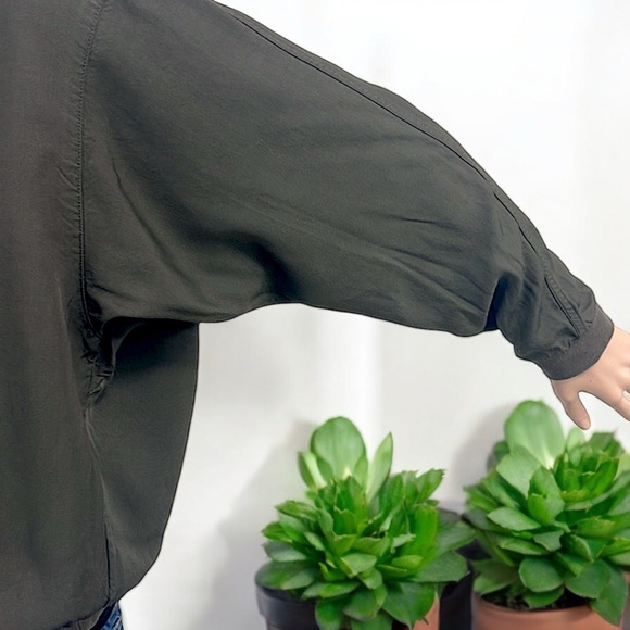 Uniqlo Women’s Green Twill Long Sleeve Top - Picture 11 of 16